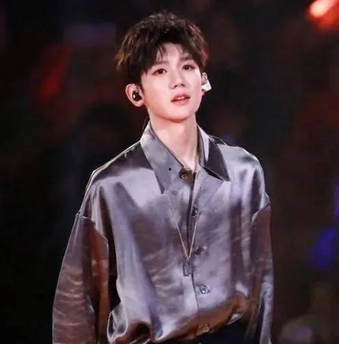 何炅爆料王源借钱视频,娱乐圈友情如此珍贵